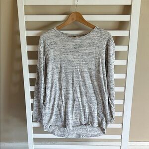 DIVIDED H&M Gray Long Sleeve Medium SweaterTop